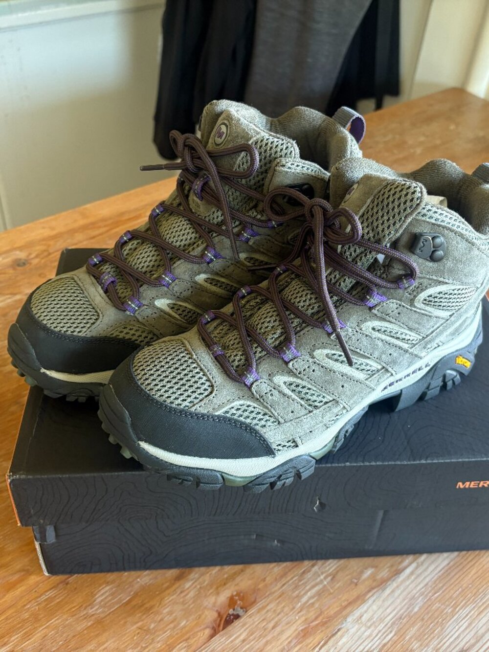 Merrell Moab 2 Ventilator Mid Hiking Boots Women's 9 - NWT